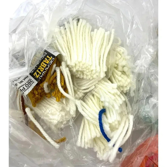 VTG Lot of 18 Bulky Heavy Rug Yarn Different Colors Bernat Brown Orange Yellow - Picture 8 of 15